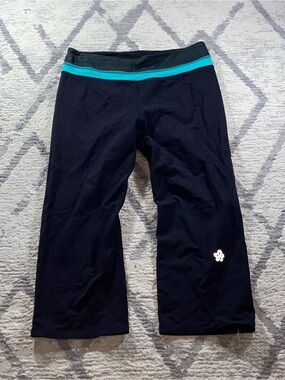 Tuff Athletics Black Capri Leggings with Teal Waistband